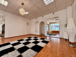 Ponúkame Vám na prenájom priestranný, svetlý a vzdušný nebytový priestor o výmere cca 50 m², situovaný priamo v centre mesta Nové Zámky — foto 1