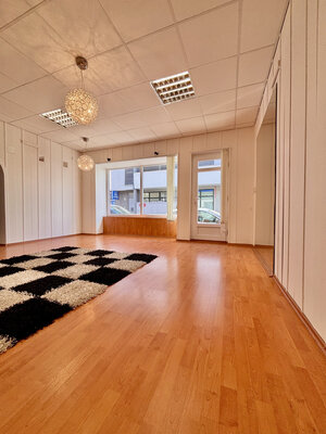 Ponúkame Vám na prenájom priestranný, svetlý a vzdušný nebytový priestor o výmere cca 50 m², situovaný priamo v centre mesta Nové Zámky — foto 3