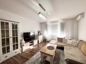 Ponúkame Vám na predaj priestranný 2- izbový byt v meste Nové Zámky — foto 1