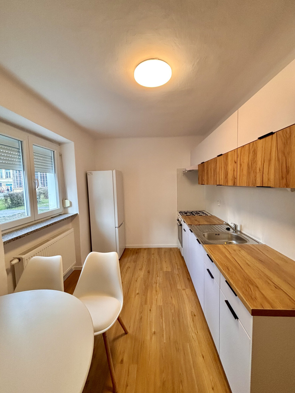 Ponúkame Vám na prenájom kompletne prerobený, zariadený 2 izbový byt v centre mesta Nové Zámky — foto 4