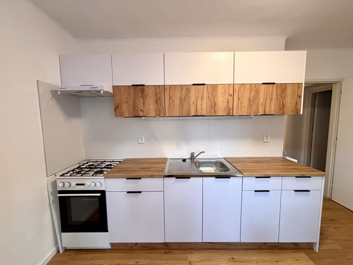 Ponúkame Vám na prenájom kompletne prerobený, zariadený 2 izbový byt v centre mesta Nové Zámky — foto 8