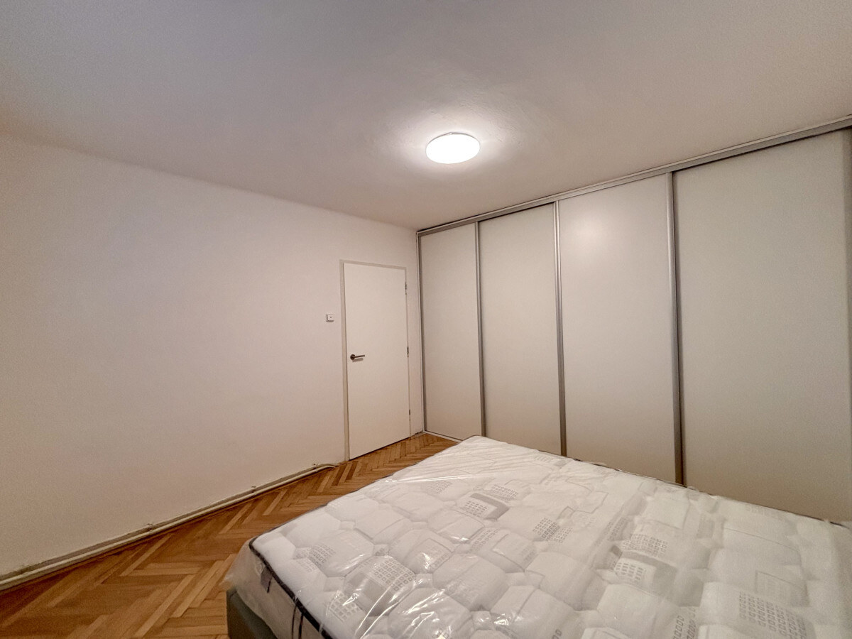 Ponúkame Vám na prenájom kompletne prerobený, zariadený 2 izbový byt v centre mesta Nové Zámky — foto 9