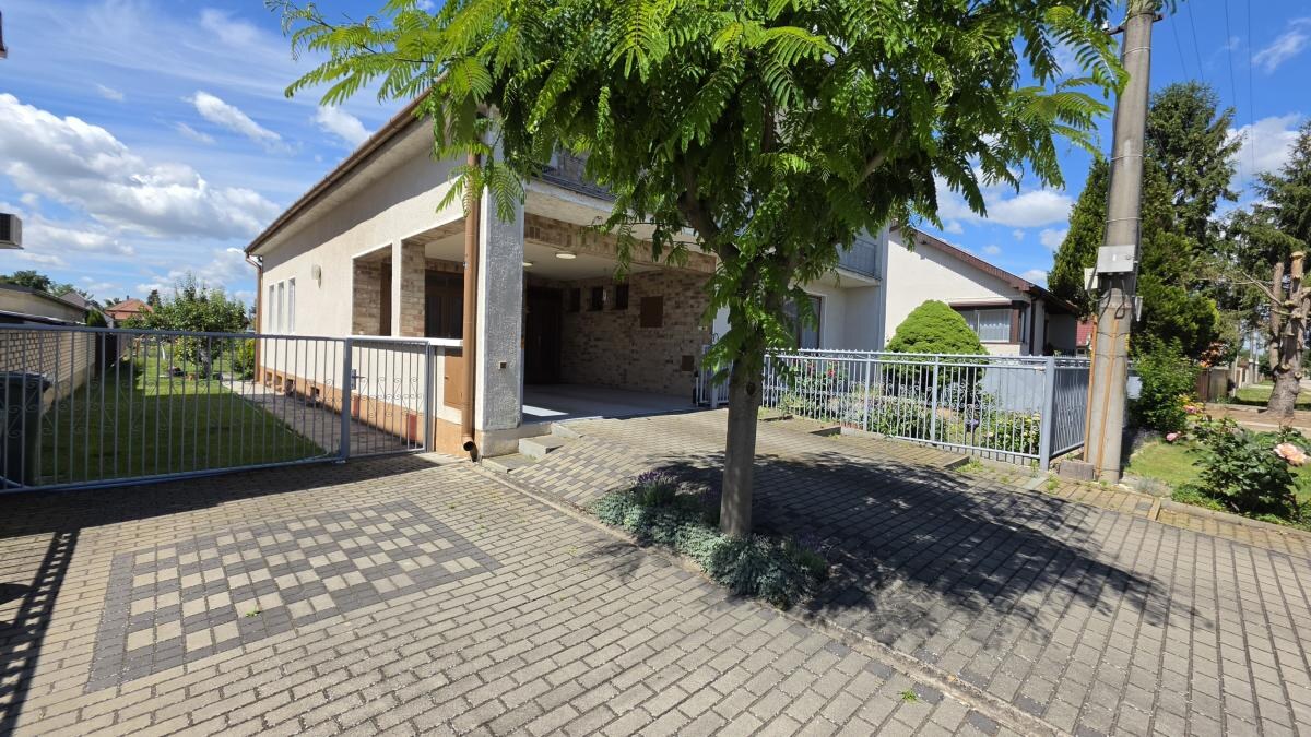 Predám krásný 5 izbový poschodový dom v meste Nesvady — foto 16