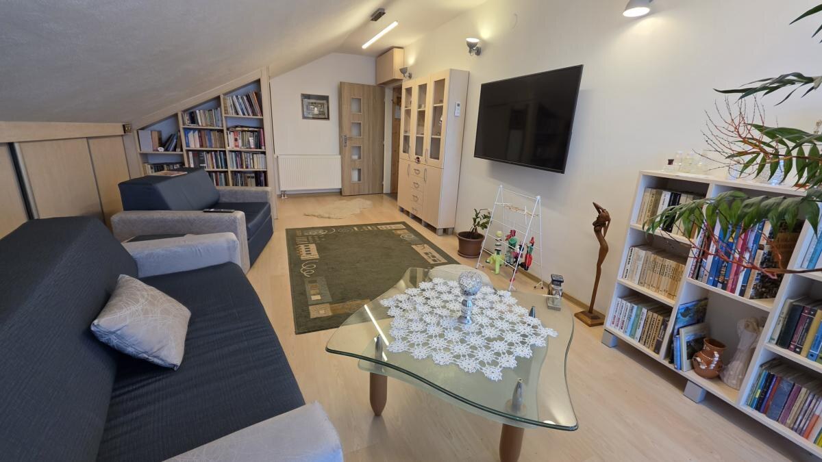 Predám krásný 5 izbový poschodový dom v meste Nesvady — foto 23