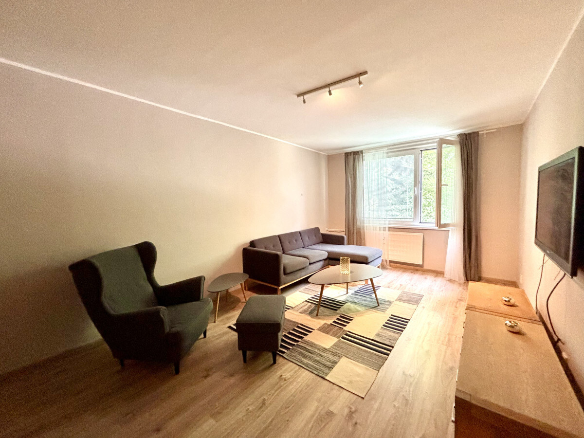 Ponúkam Vám na prenájom priestranný, kompletne zariadený 2-izbový byt vo vyhľadávanej lokalite v meste Nové Zámky — foto 6