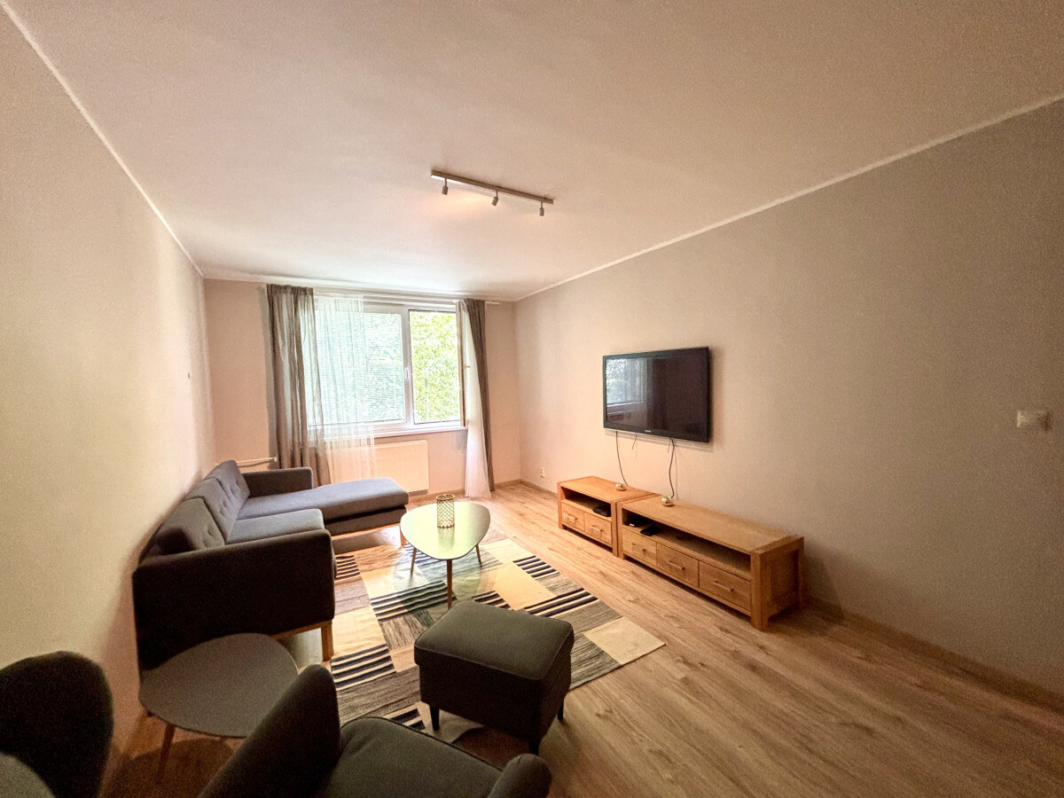 Ponúkam Vám na prenájom priestranný, kompletne zariadený 2-izbový byt vo vyhľadávanej lokalite v meste Nové Zámky — foto 7