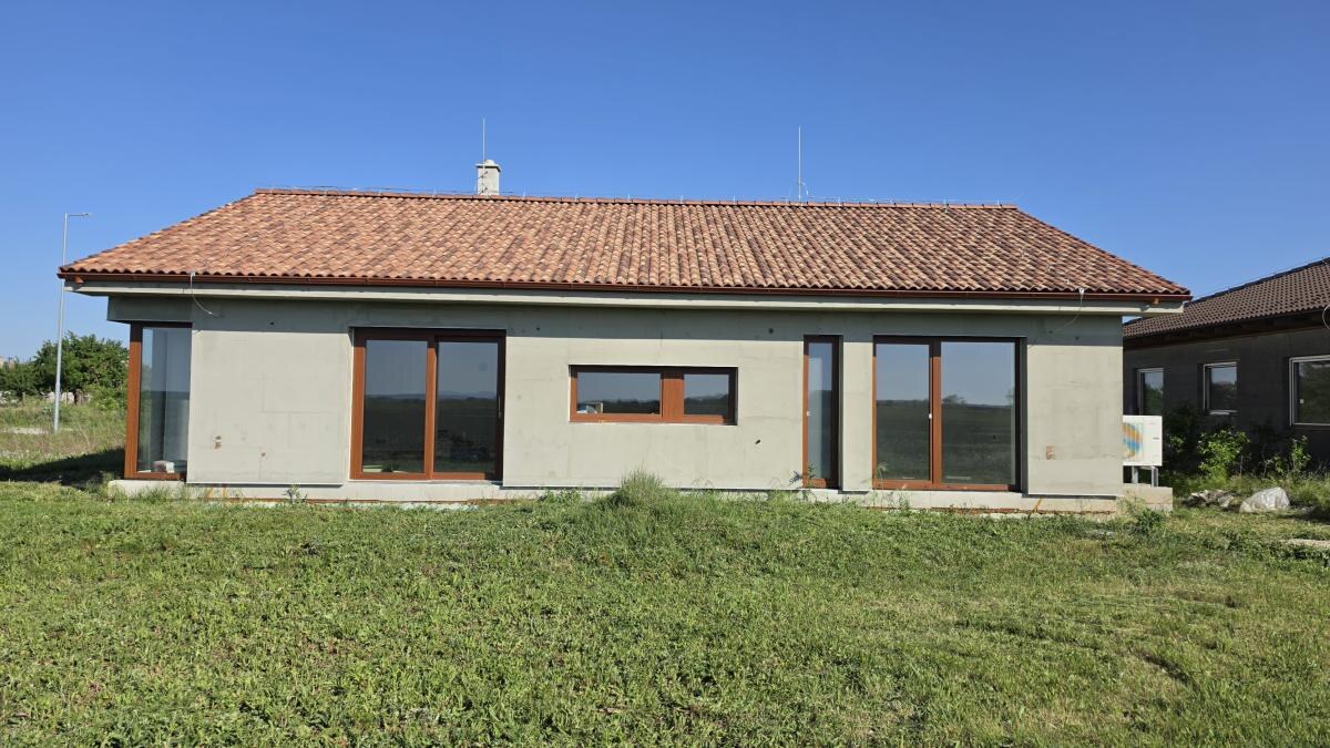 Exkluzívne Predám 4 IZBOVÚ NOVOSTAVBU v novej ulici /10km od NZ — foto 22