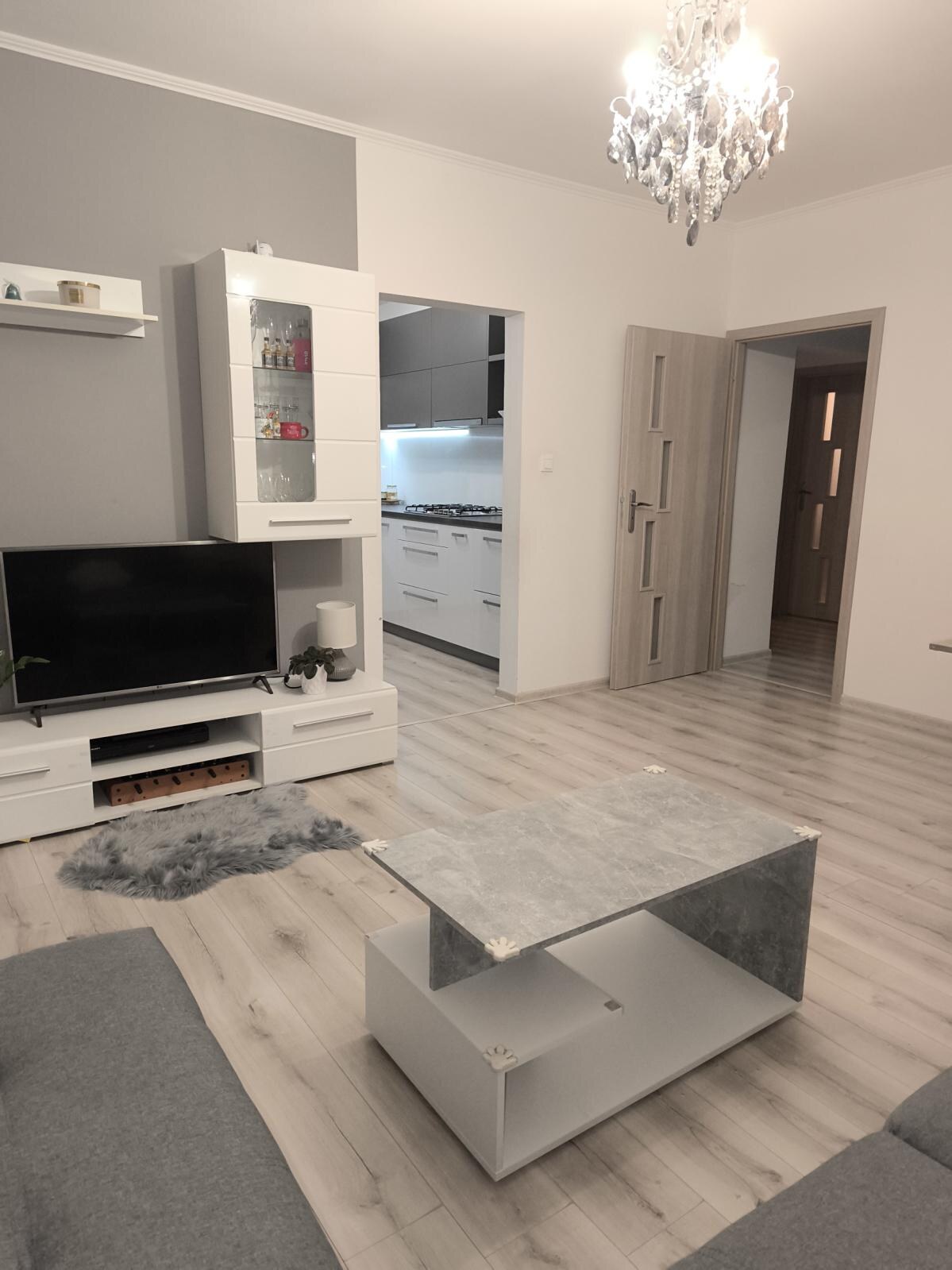 REZERVOVANÉ, Priestranný 3-izbový byt po kompletnej rekonštrukcii v Hurbanove