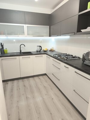 REZERVOVANÉ, Priestranný 3-izbový byt po kompletnej rekonštrukcii v Hurbanove — foto 4