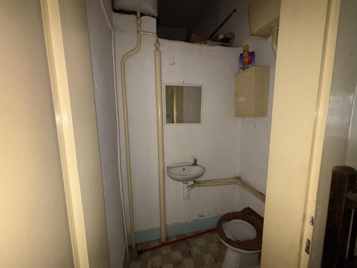 Ponúkame Vám na predaj rodinný dom v pôvodnom stave v meste Štúrovo — foto 11