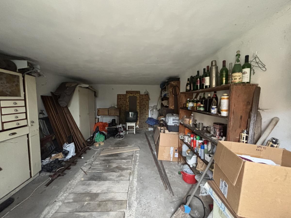 Ponúkame Vám na predaj rodinný dom v pôvodnom stave v meste Štúrovo — foto 12