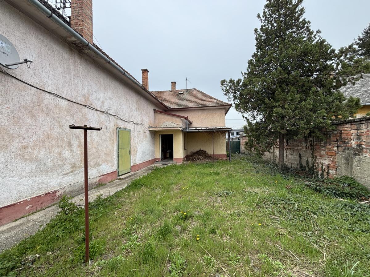 Ponúkame Vám na predaj rodinný dom v pôvodnom stave v meste Štúrovo — foto 13