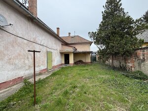 Ponúkame Vám na predaj rodinný dom v pôvodnom stave v meste Štúrovo — foto 13