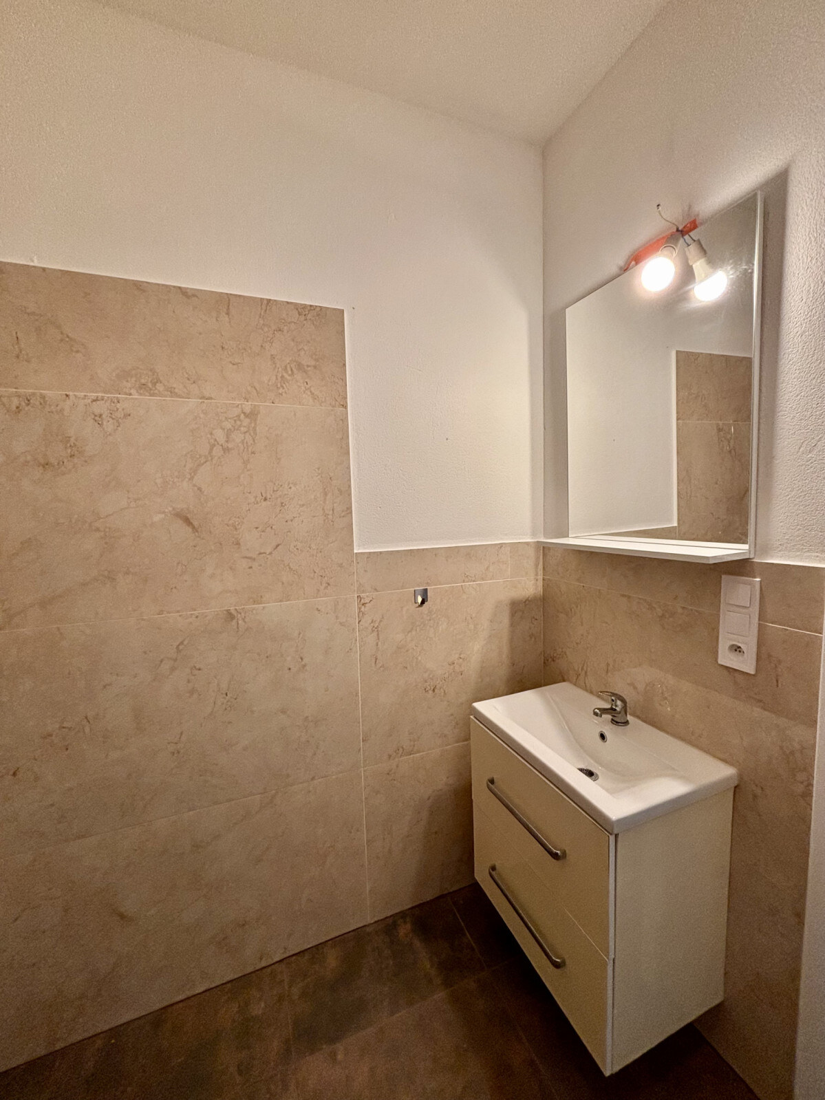 Ponúkame Vám na predaj novostavbu 3 izbového domu v meste Nesvady — foto 9