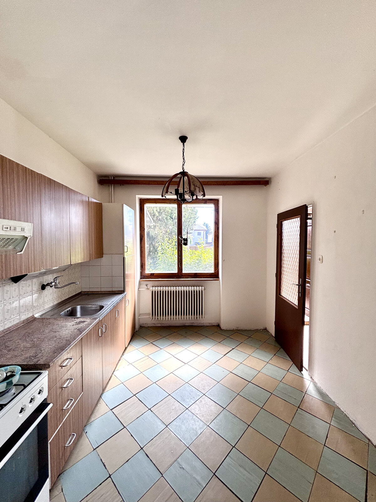 Ponúkame Vám na predaj 7 izbový rodinný dom v tichej a lukratívnej lokalite v Nových Zámkoch! — foto 4
