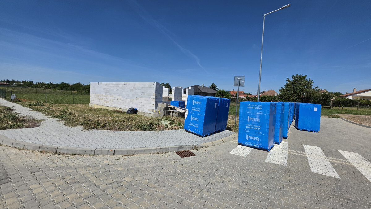 Ponúkam na Predaj modernú poschodovú novostavbu v obci Dvory nad Žitavou — foto 3