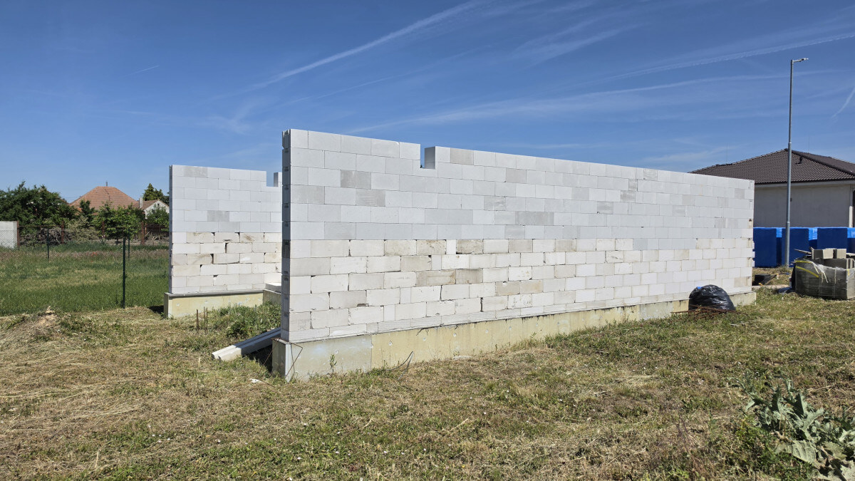 Ponúkam na Predaj modernú poschodovú novostavbu v obci Dvory nad Žitavou — foto 4