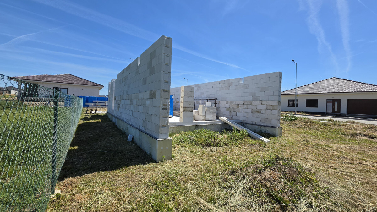 Ponúkam na Predaj modernú poschodovú novostavbu v obci Dvory nad Žitavou — foto 5