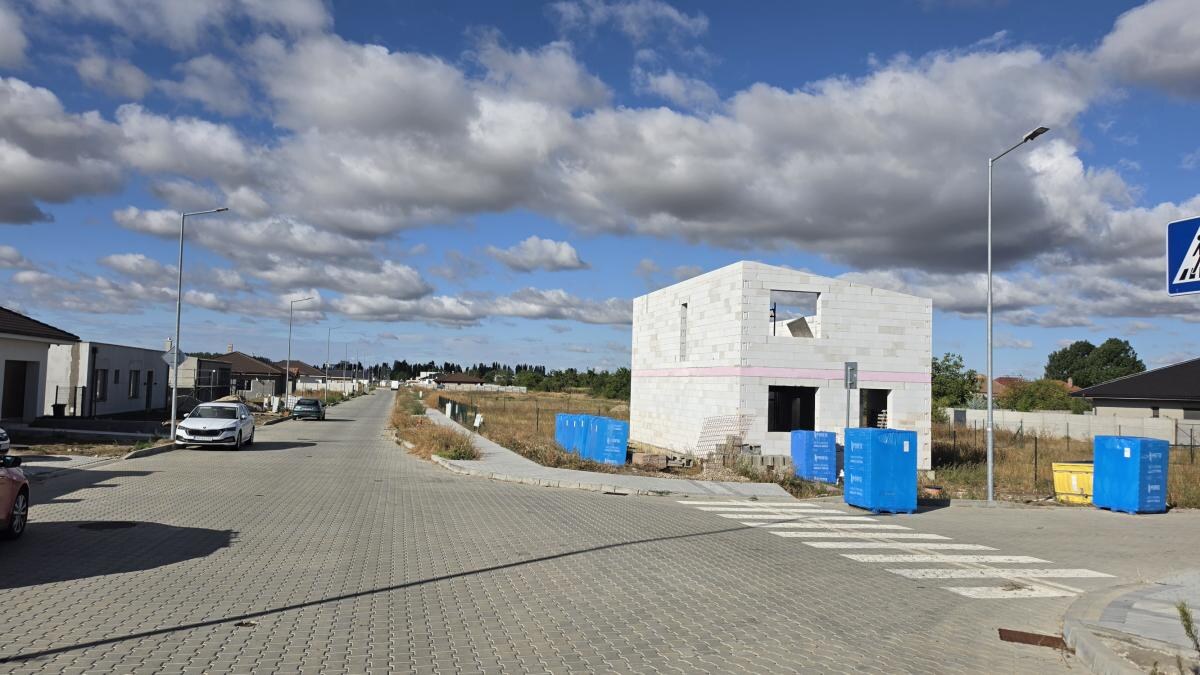 Ponúkam na Predaj modernú poschodovú novostavbu v obci Dvory nad Žitavou — foto 23