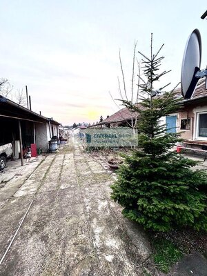 Výrazne znížená cena! Ponúkame Vám na predaj rodinný dom na 20 árovom pozemku v Nových Zámkoch! — foto 12