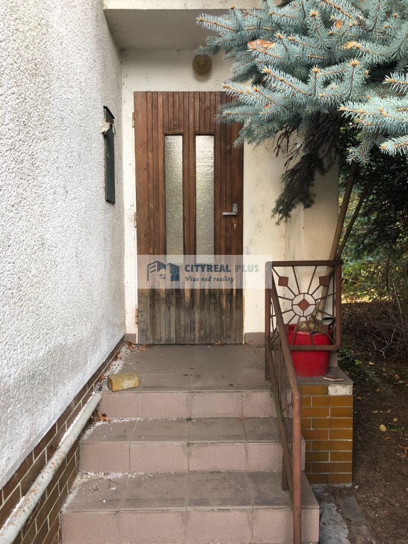 Na predaj starší dvojpodlažný rodinný dom v meste Nové Zámky — foto 4