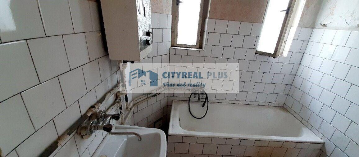 Na predaj starší dvojpodlažný rodinný dom v meste Nové Zámky — foto 8