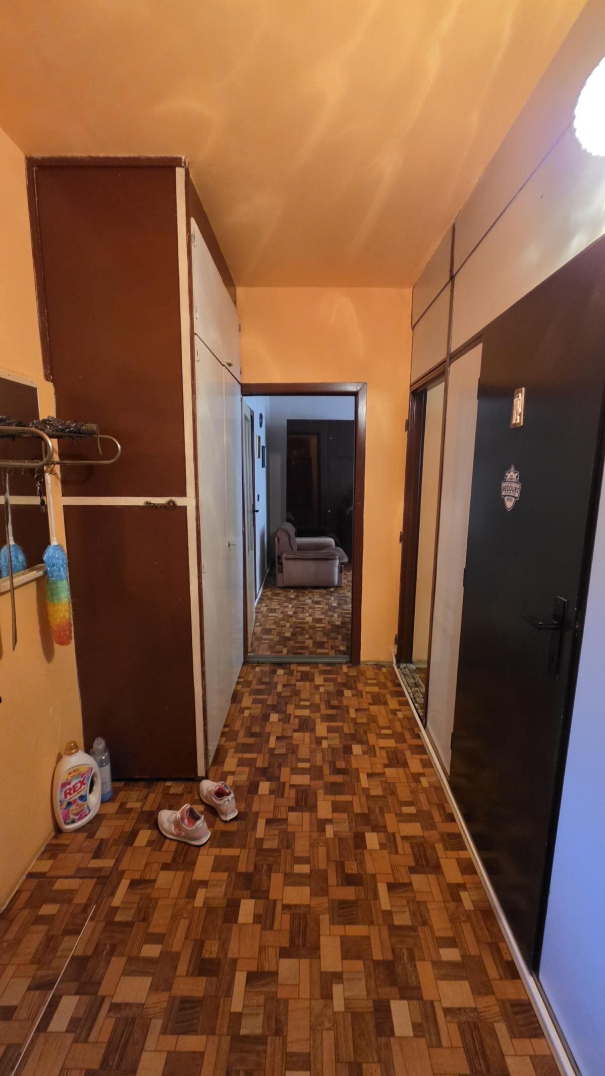 NOVINKA Na PREDAJ 3- Izbový byt S.H. VAJANSKÉHO NOVÉ ZÁMKY — foto 7