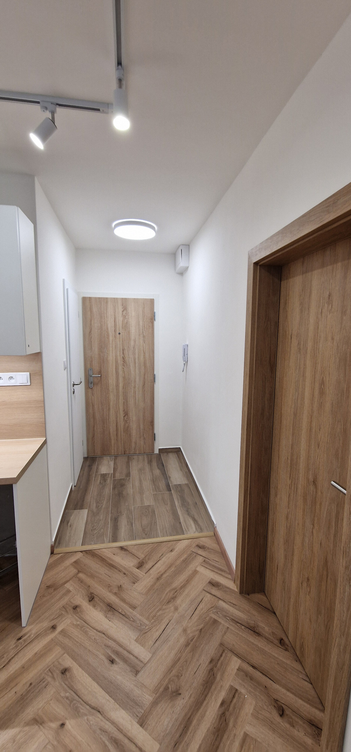 Prenajmem kompletne na novo prerobený 1 izbový byt Nábrežná Nové Zámky — foto 8