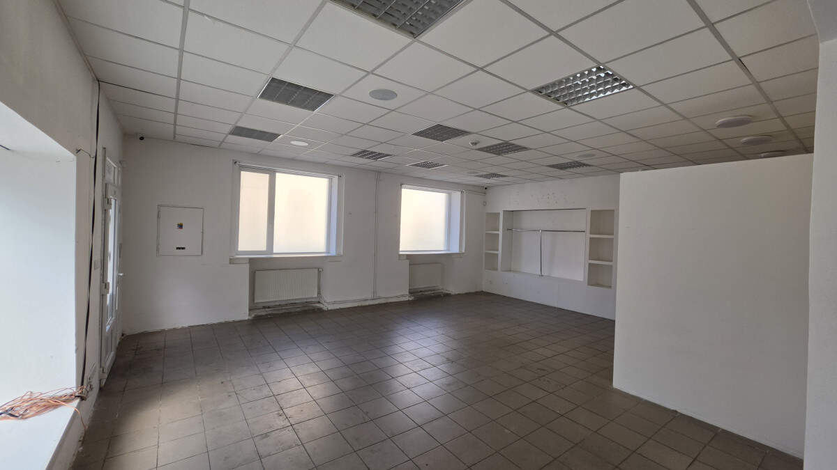 Prenájom obchodo administratívný priestor CENTRUM Nové Zámky — foto 4