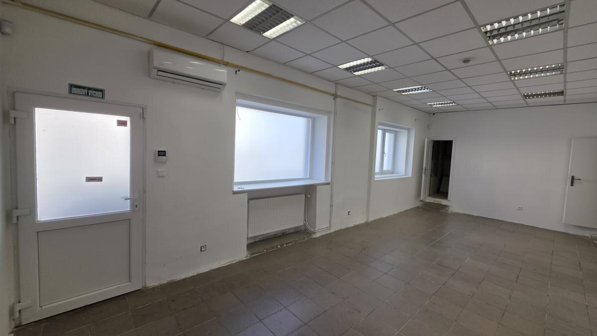 Prenájom obchodo administratívný priestor CENTRUM Nové Zámky — foto 12