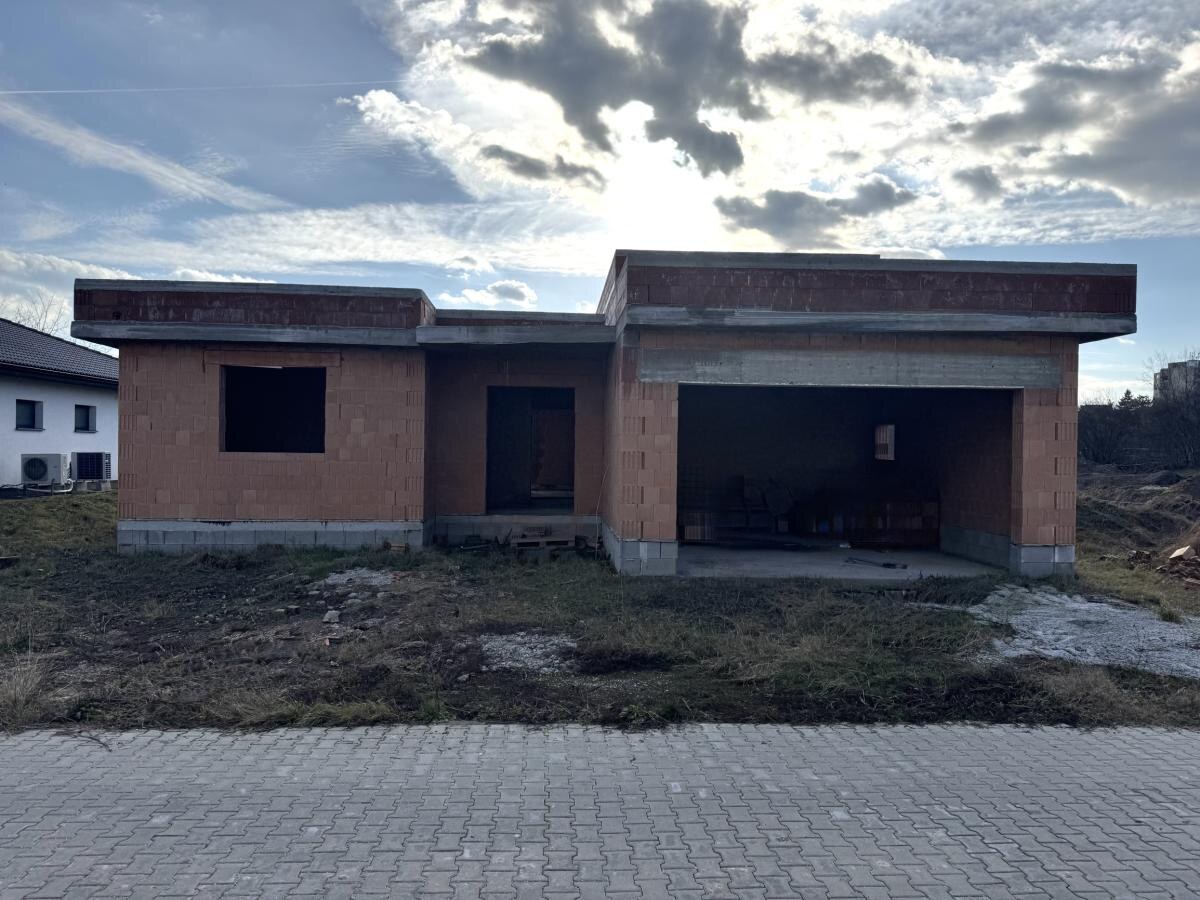 Ponúkame vám  na predaj 5 izbovú luxusnú vilu priamo v meste Nové Zámky. — foto 21
