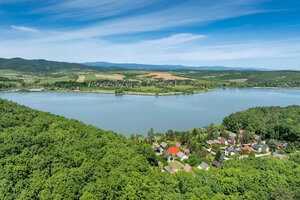MAĎARSKO _ dvojgeneračný RD _ kom. rek. _3 km jazero Rakaca — foto 2