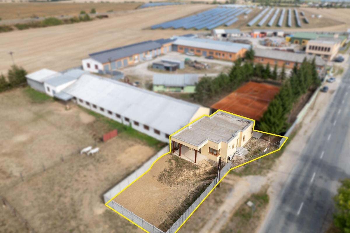NA PREDAJ _ INVESTIČNÝ KOMERČNÝ AREÁL +tenisový kurt + NOVOSTAVBA RD — foto 26