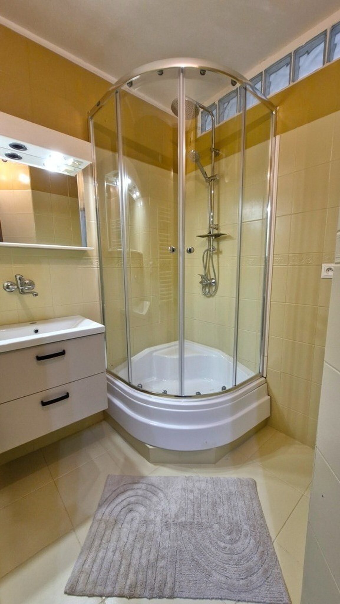 Na predaj 3-izbový byt s balkónom po rozsiahlej rekonštrukcií - NMnV — foto 26