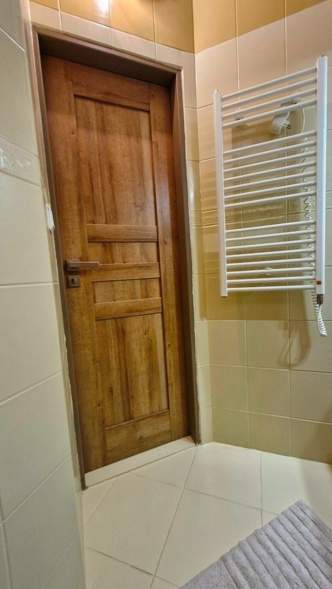 Na predaj 3-izbový byt s balkónom po rozsiahlej rekonštrukcií - NMnV — foto 29