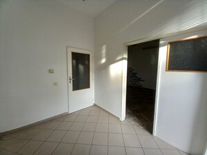 Prenájom šikovný obchodný priestor s umývadlom + 2 parkovacie miesta, — foto 3