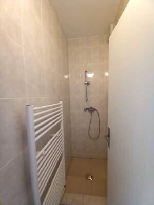 Prenájom šikovný obchodný priestor s umývadlom + 2 parkovacie miesta, — foto 5