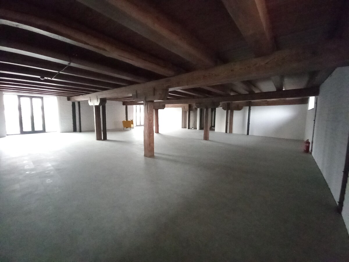 Prenájom priestranné obchodné priestory 150m2 + skladový priestor 50m2 — foto 2