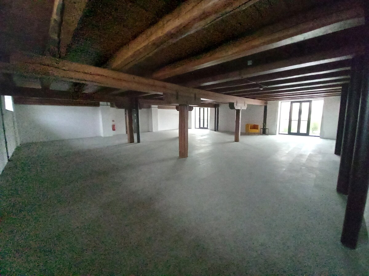 Prenájom priestranné obchodné priestory 150m2 + skladový priestor 50m2 — foto 3