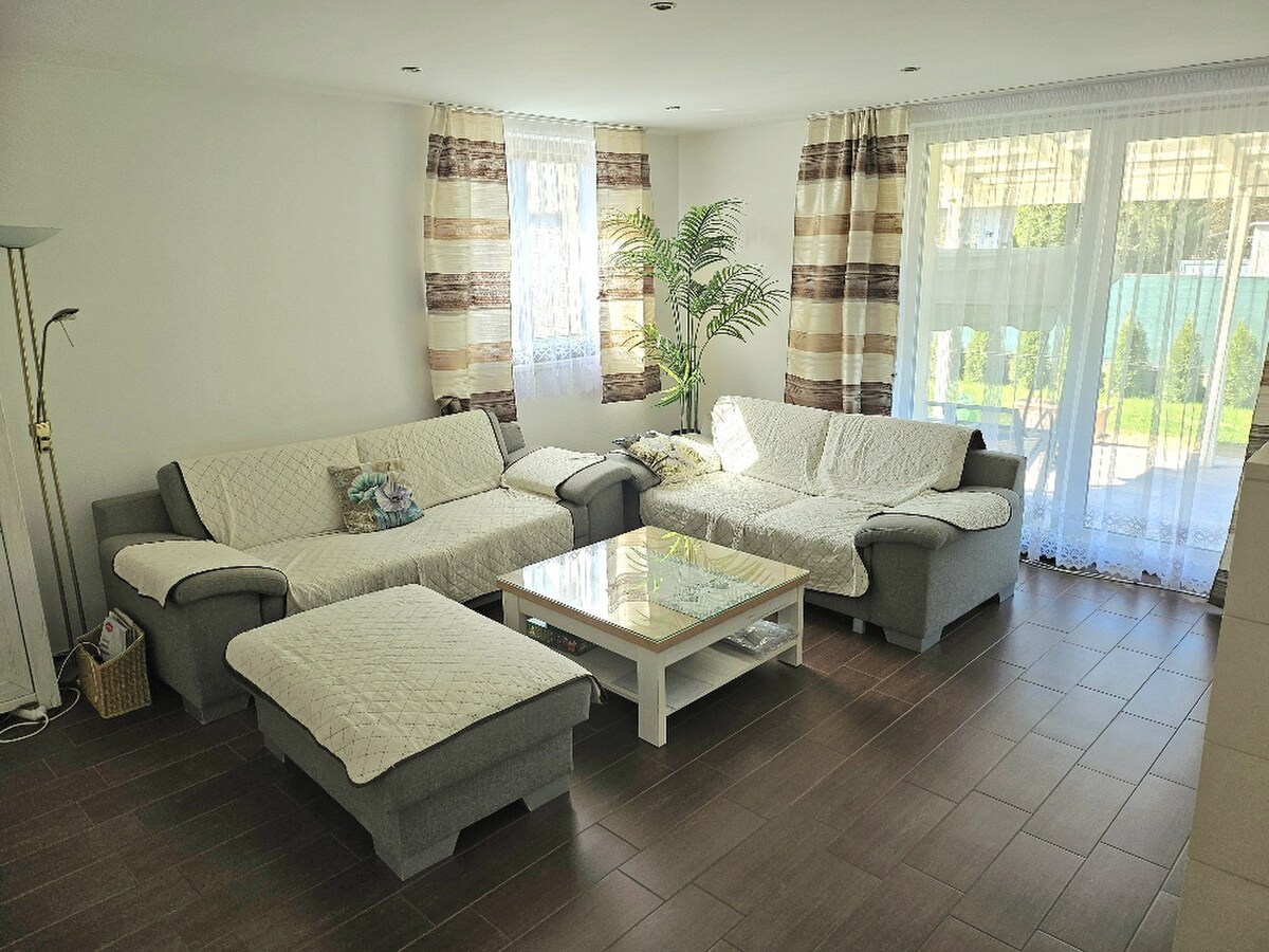 RODINNÝ DOM - PODLUŽANY - 4 IZBOVÝ -148 M2 NA POZEMKU 1049 M2