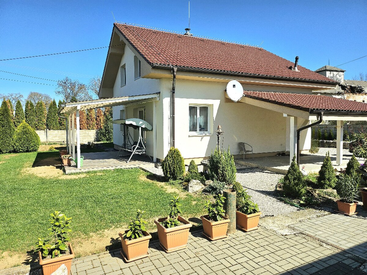 RODINNÝ DOM - PODLUŽANY - 4 IZBOVÝ -148 M2 NA POZEMKU 1049 M2 — foto 10