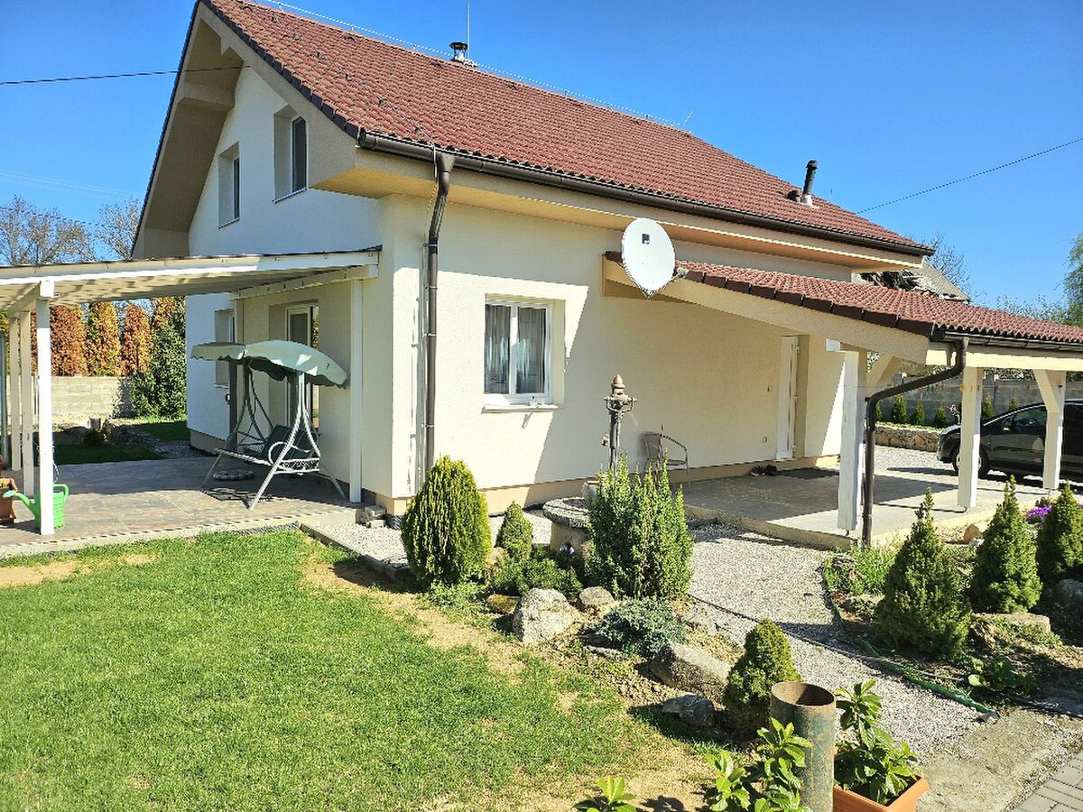 RODINNÝ DOM - PODLUŽANY - 4 IZBOVÝ -148 M2 NA POZEMKU 1049 M2 — foto 12