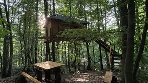 Unikátny domček v korunách stromov (Treehouse) 35m2 s veľkým pozemkom — foto 2