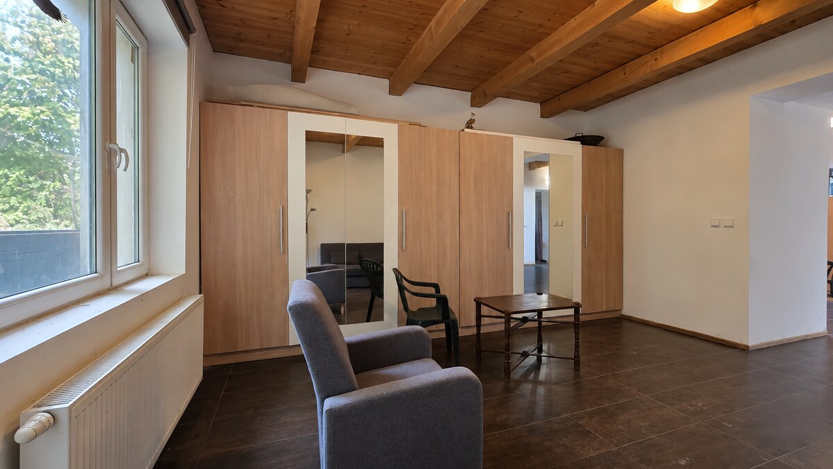 JEDINEČNÁ NEHNUTEĽNOSŤ POD HRADOM TEMATÍN – RODINNÝ DOM + 13046m2 — foto 19
