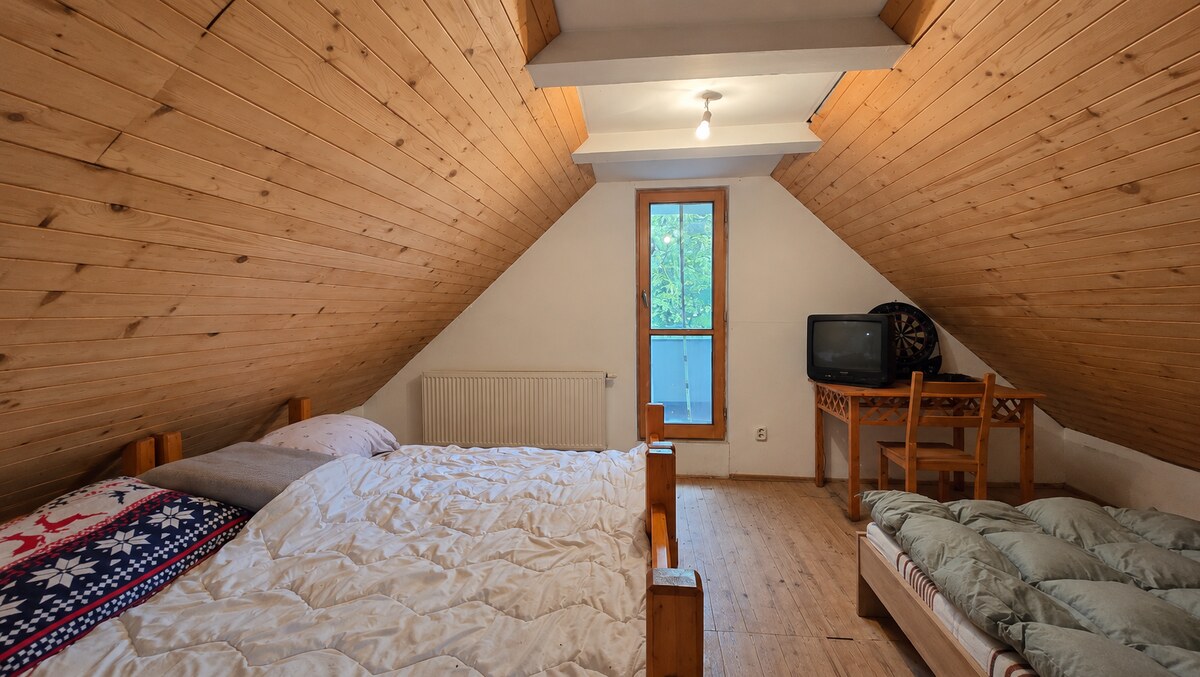 JEDINEČNÁ NEHNUTEĽNOSŤ POD HRADOM TEMATÍN – RODINNÝ DOM + 13046m2 — foto 29