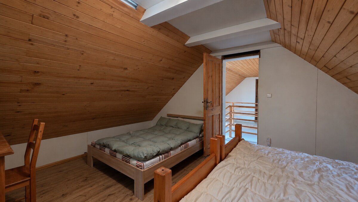 JEDINEČNÁ NEHNUTEĽNOSŤ POD HRADOM TEMATÍN – RODINNÝ DOM + 13046m2 — foto 30
