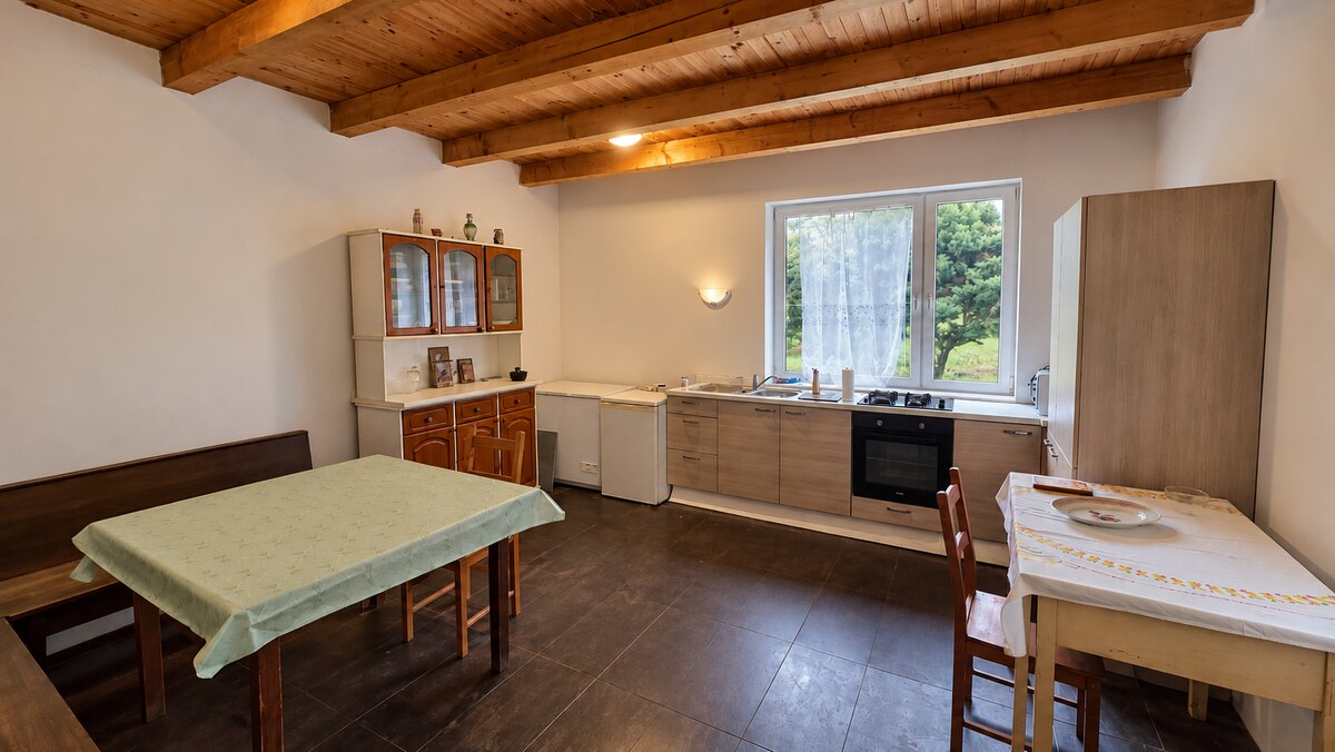 JEDINEČNÁ NEHNUTEĽNOSŤ POD HRADOM TEMATÍN – RODINNÝ DOM + 13046m2 — foto 31