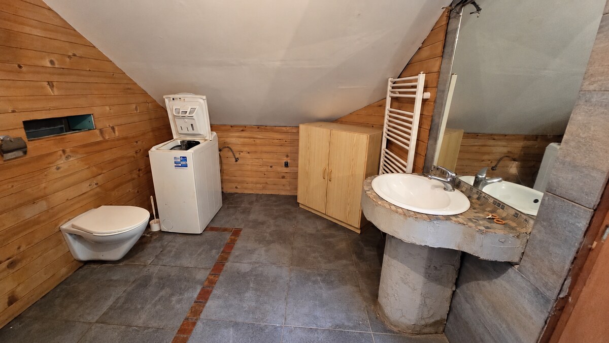 JEDINEČNÁ NEHNUTEĽNOSŤ POD HRADOM TEMATÍN – RODINNÝ DOM + 13046m2 — foto 5