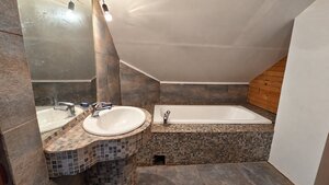 JEDINEČNÁ NEHNUTEĽNOSŤ POD HRADOM TEMATÍN – RODINNÝ DOM + 13046m2 — foto 18