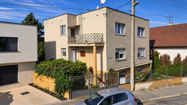 Priestranný rodinný dom na Floreáte v Piešťanoch – pozemok 616 m²